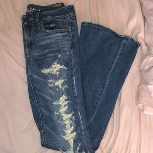 American Eagle Ripped Bootcut Jeans 💙
